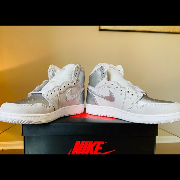 Air Jordan 1. 6.5 Y. Neutral gray/ Metallic silver - Picture 2 of 6